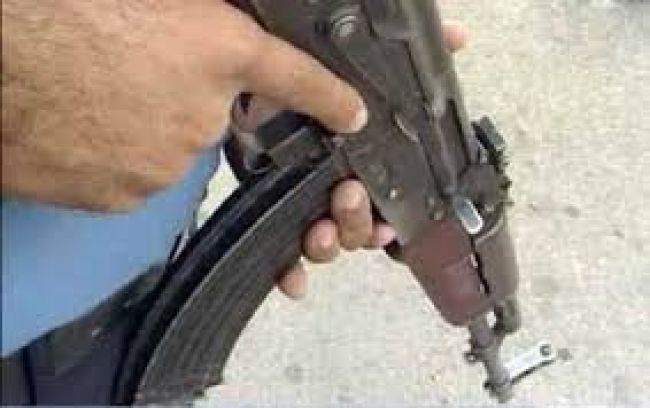 لحج : مسلح يقتحم مدرسة القادسية في عقان بالمسيمير