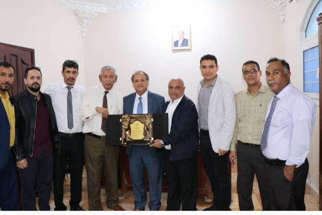 وزارة الشباب والرياضة تكرم النجم السابق ومستشار السفارة اليمنية في المغرب حسين صالح