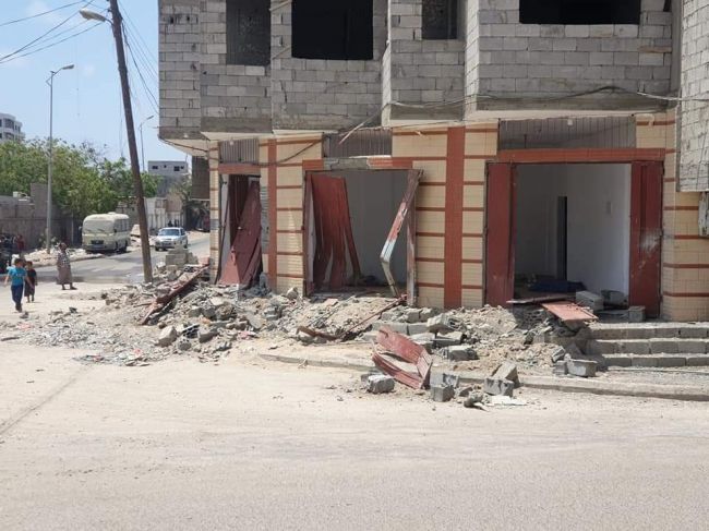 مستثمر يناشد بالقبض على عصابة قامت بالاعتداء على منزله في عدن