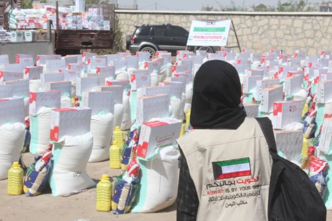 الجمعية الكويتية للإغاثة تدشن مشروع توزيع السلل الغذائية بمحافظة لحج
