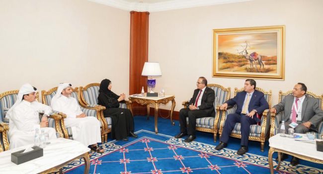 وزير الصحة يبحث التعاون الصحي مع وزيرة الصحة القطرية