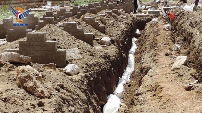 مليشيا الحوثي تعلن دفن عشرات الجثث المتكدسة في مستشفيات صنعاء