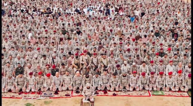 أكاديمي سعودي: القوات التي أدت صلاة العيد في محور مران "بارقة أمل حقيقي" للمقاتل اليمني