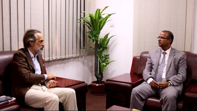 الوزير الزعوري يبحث العمل الإنساني مع المنسق المقيم للشؤون الإنسانية في اليمن